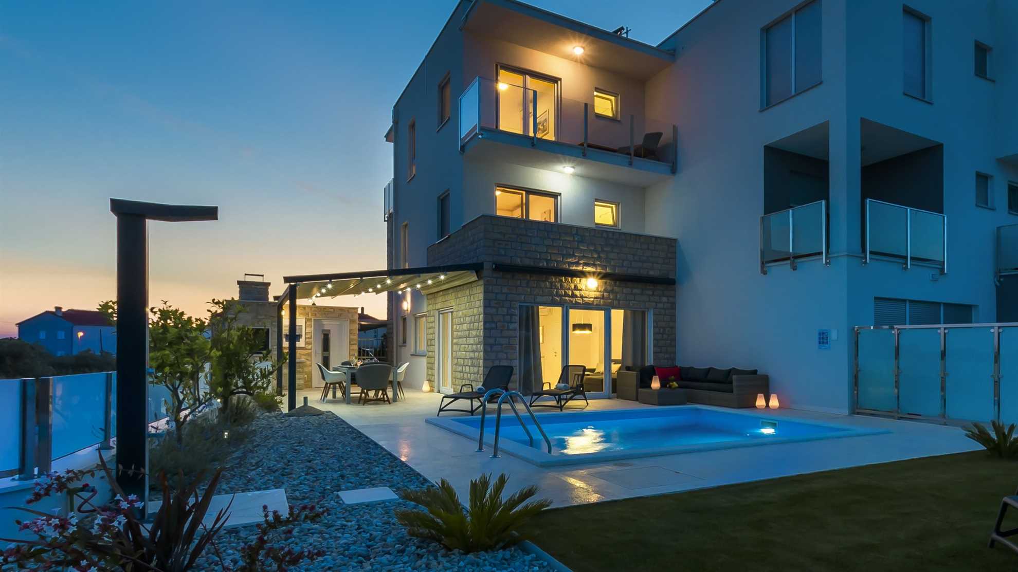 Villa Buzuk - modern villa with sea view and pool, free WIFI & parking